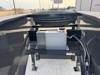 New 2026 PJ 102"x40' GN Low-Pro Flatbed w/ Duals - LD