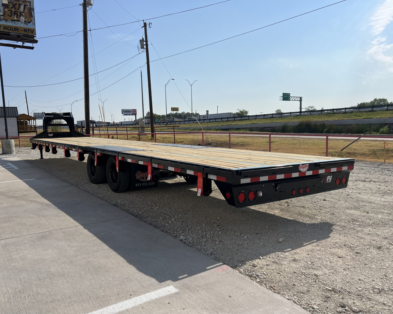 New 2026 PJ 102"x40' GN Low-Pro Flatbed w/ Duals - LD
