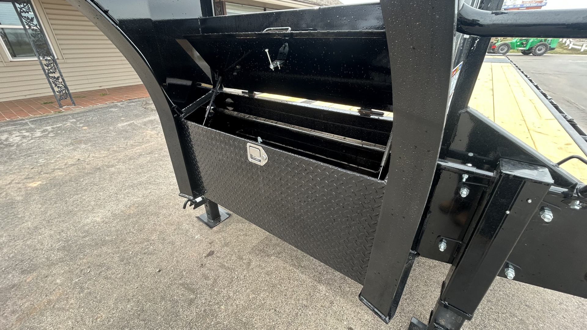 New 2026 PJ 102"x40' GN Low-Pro Air-Ride Flatbed w/ Duals - LD