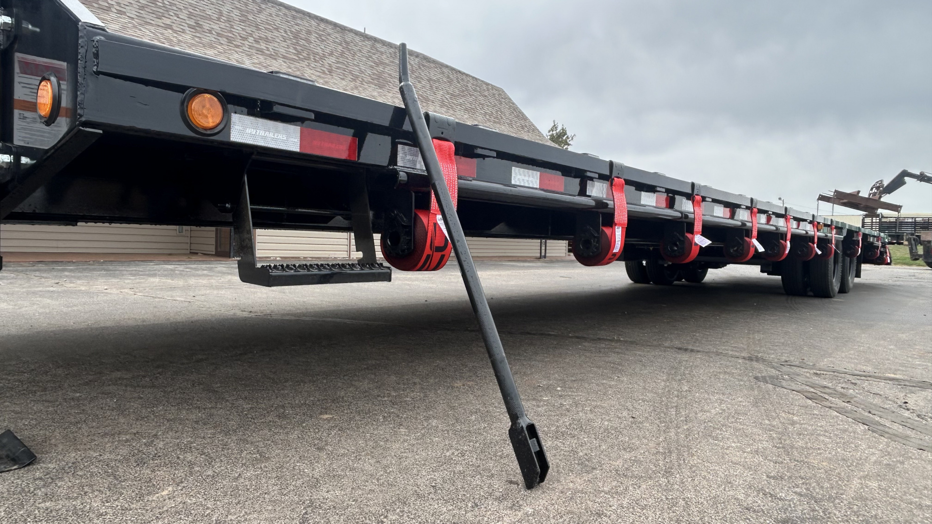 New 2026 PJ 102"x40' GN Low-Pro Air-Ride Flatbed w/ Duals - LD