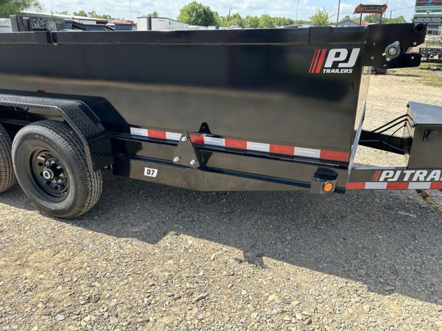 New 2026 PJ 83"x14' BP Tandem Axle Dump w/ 24" Sides – D7