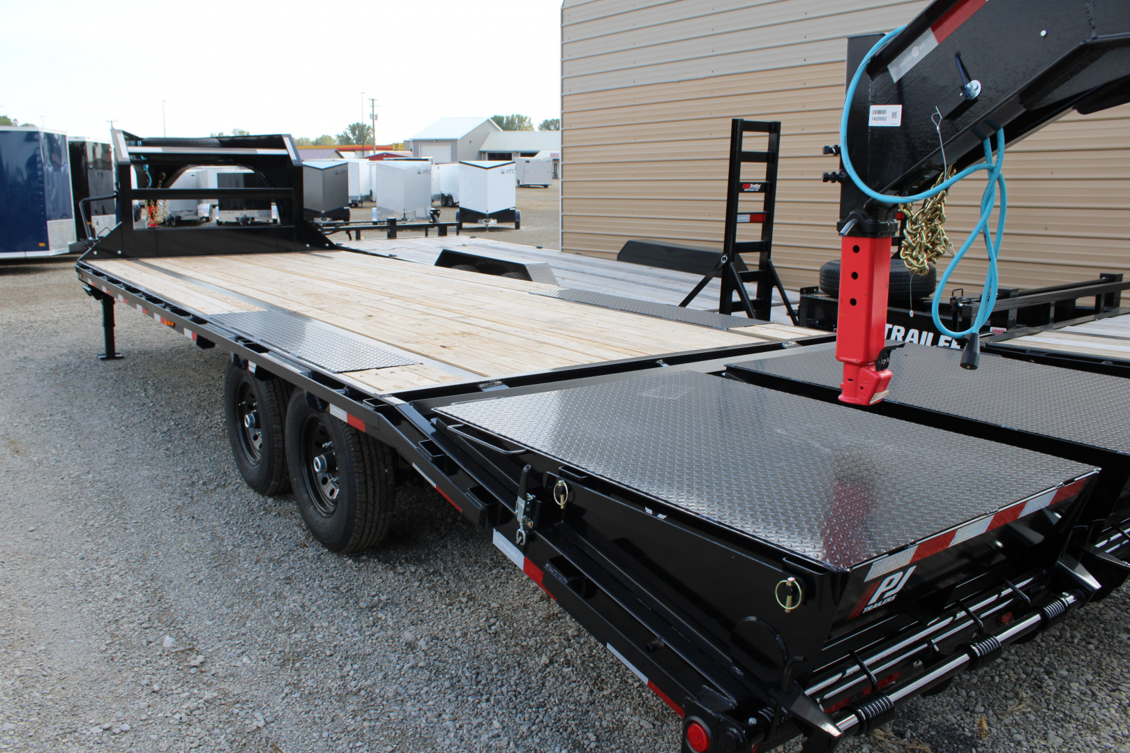New 2026 PJ Trailers 25' 15K GVWR Gooseneck WITH MONSTER RAMPS Equipment Trailer **CLEARANCE**