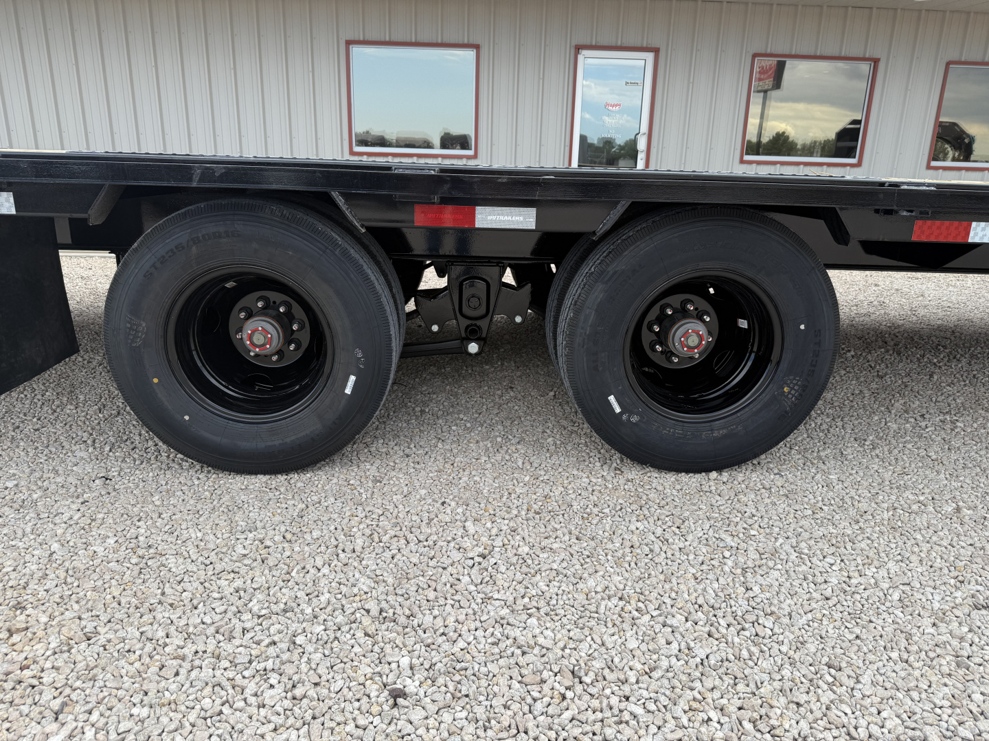 New 2026 PJ 102"x40' GN Low-Pro Flatbed w/ Duals - LD