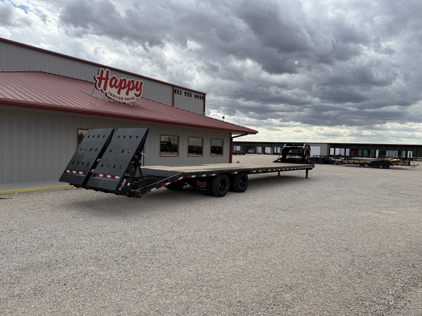 New 2026 PJ 102"x40' GN Low-Pro Flatbed w/ Duals - LD