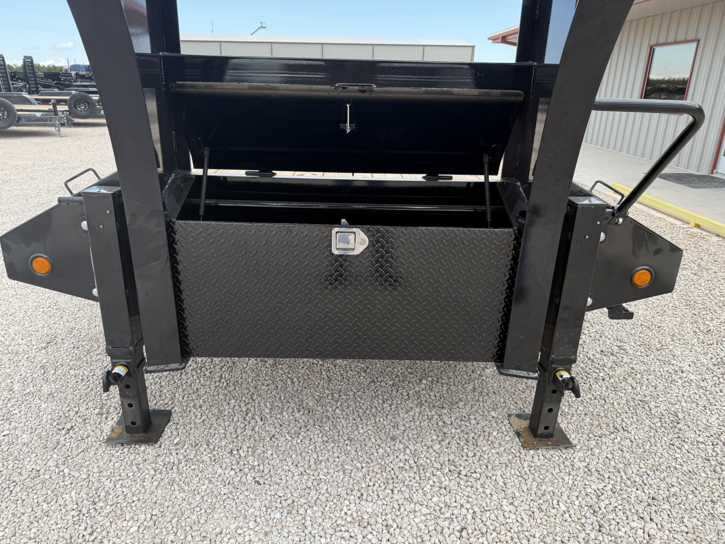 New 2026 PJ 102"x40' GN Low-Pro Flatbed w/ Duals - LD