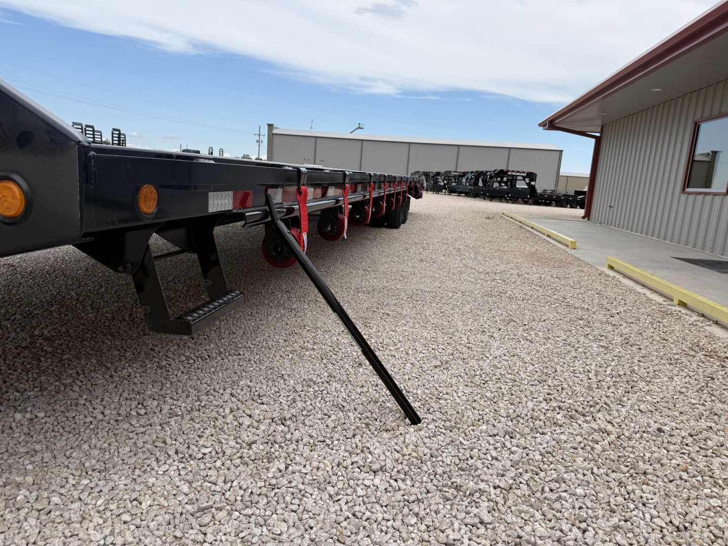 New 2026 PJ 102"x40' GN Low-Pro Flatbed w/ Duals - LD