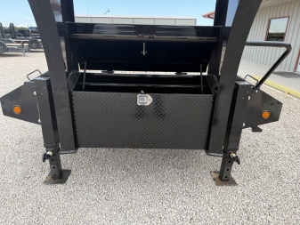 New 2026 PJ 102"x40' GN Low-Pro Flatbed w/ Duals - LD