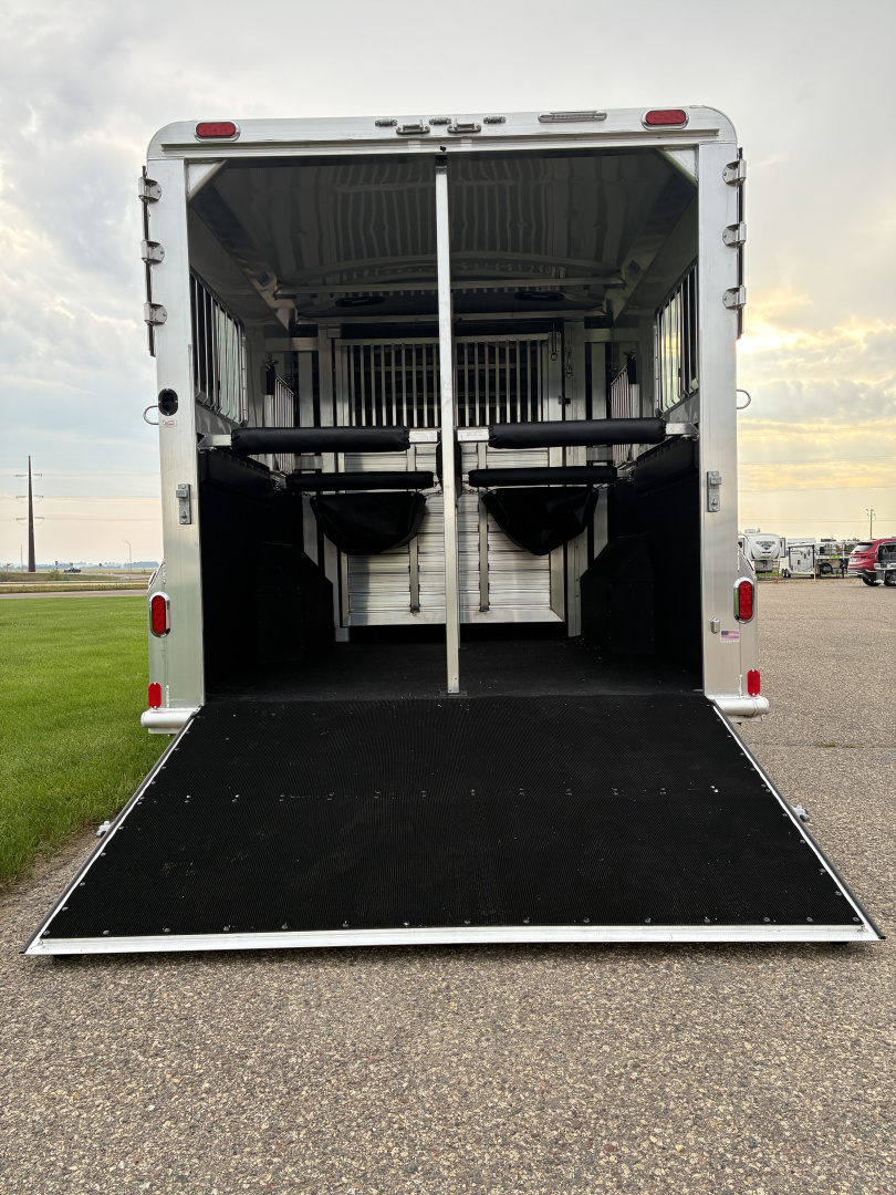 New 2026 4-Star 5-7 Head to Head Horse Trailer