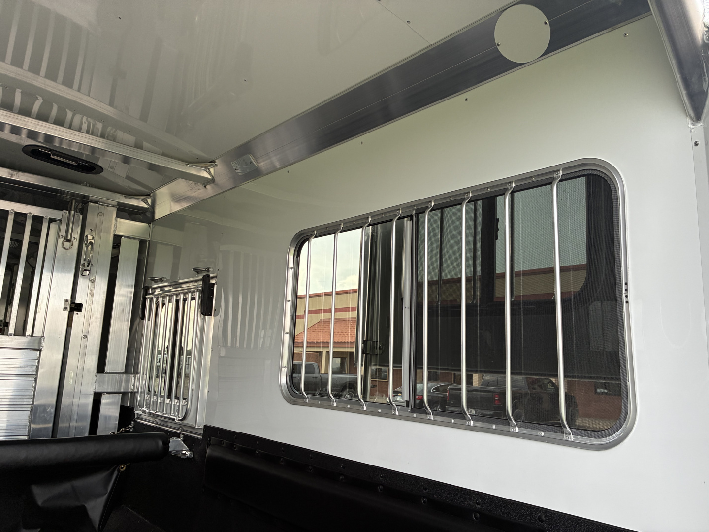 New 2026 4-Star 5-7 Head to Head Horse Trailer