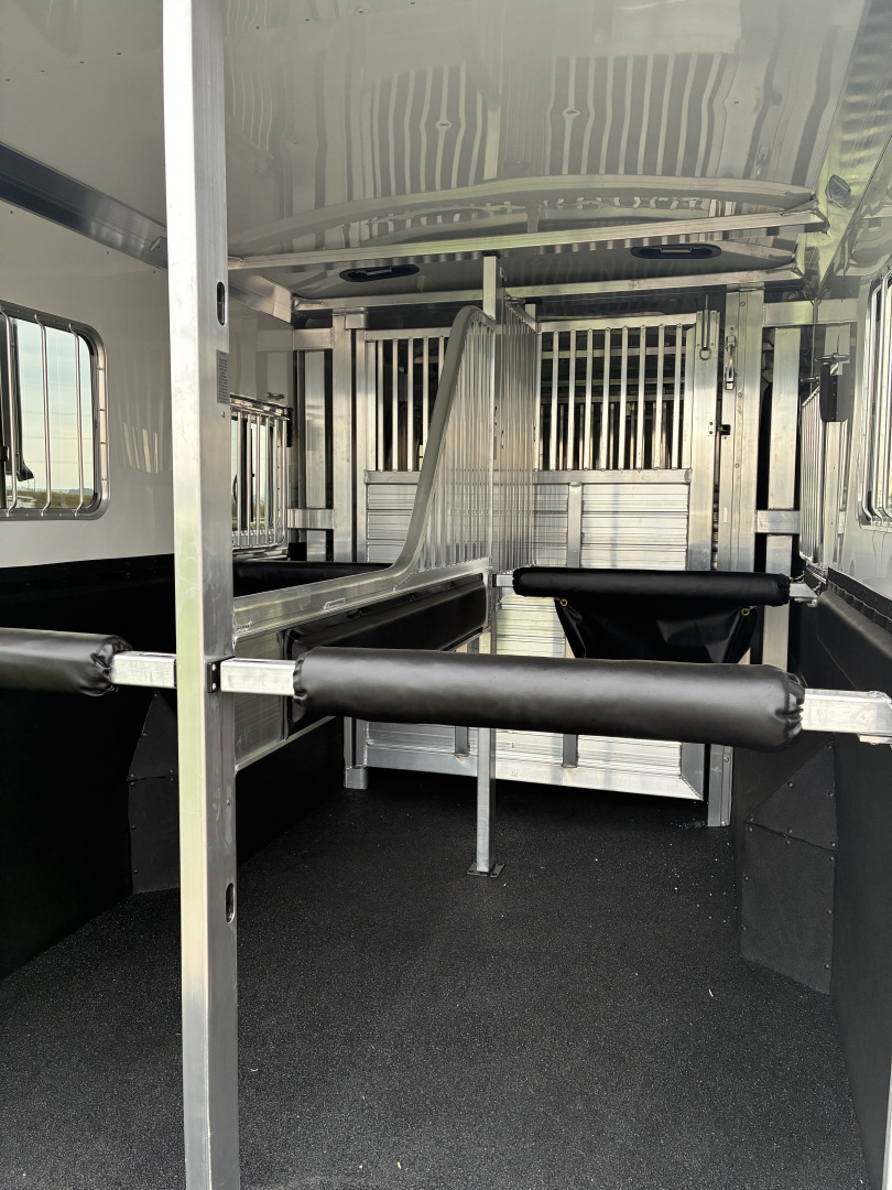 New 2026 4-Star 5-7 Head to Head Horse Trailer
