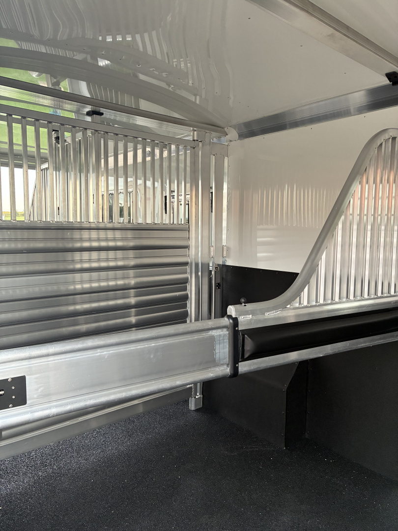 New 2026 4-Star 5-7 Head to Head Horse Trailer