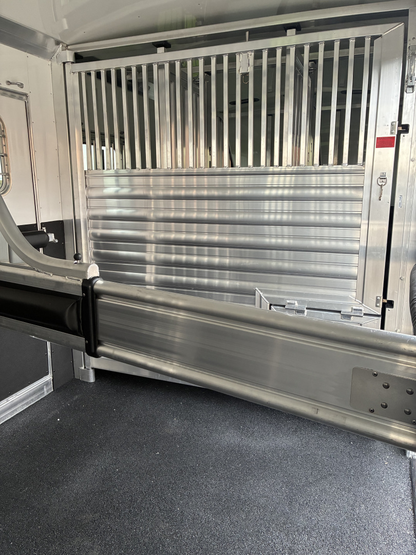New 2026 4-Star 5-7 Head to Head Horse Trailer