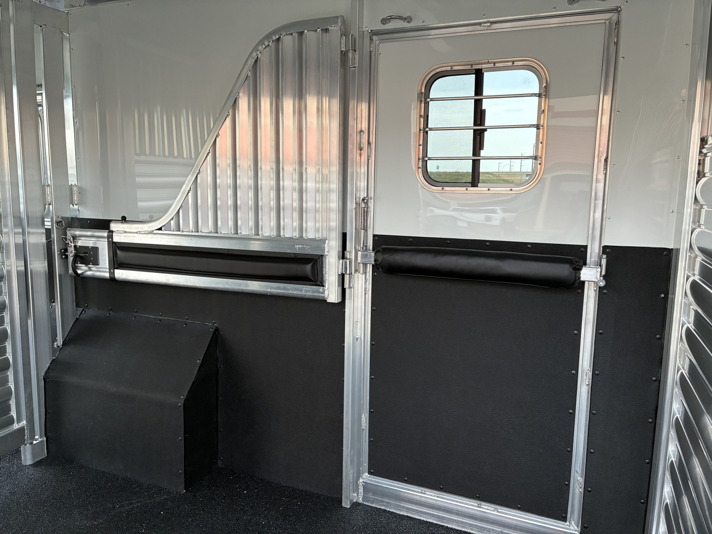 New 2026 4-Star 5-7 Head to Head Horse Trailer