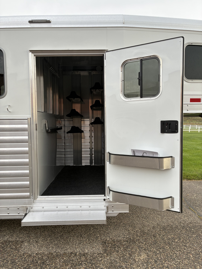 New 2026 4-Star 5-7 Head to Head Horse Trailer