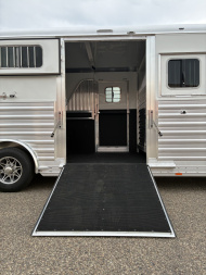 New 2026 4-Star 5-7 Head to Head Horse Trailer