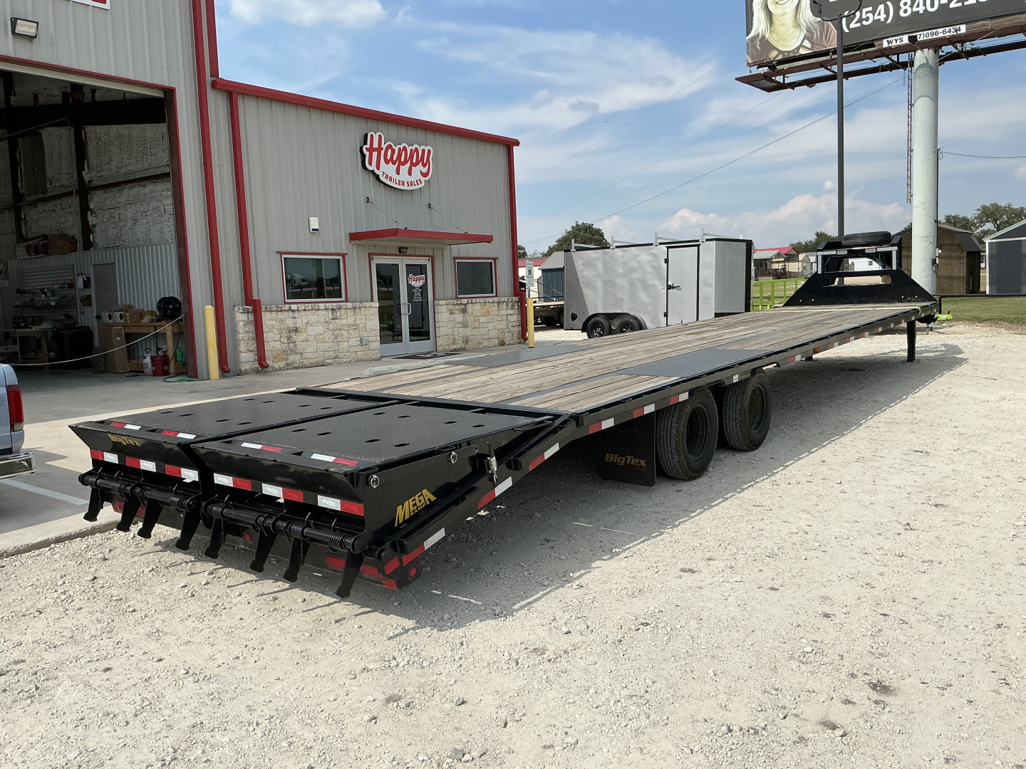 Used 2025 Big Tex 102"x40' GN Flatbed w/ Mega Ramps