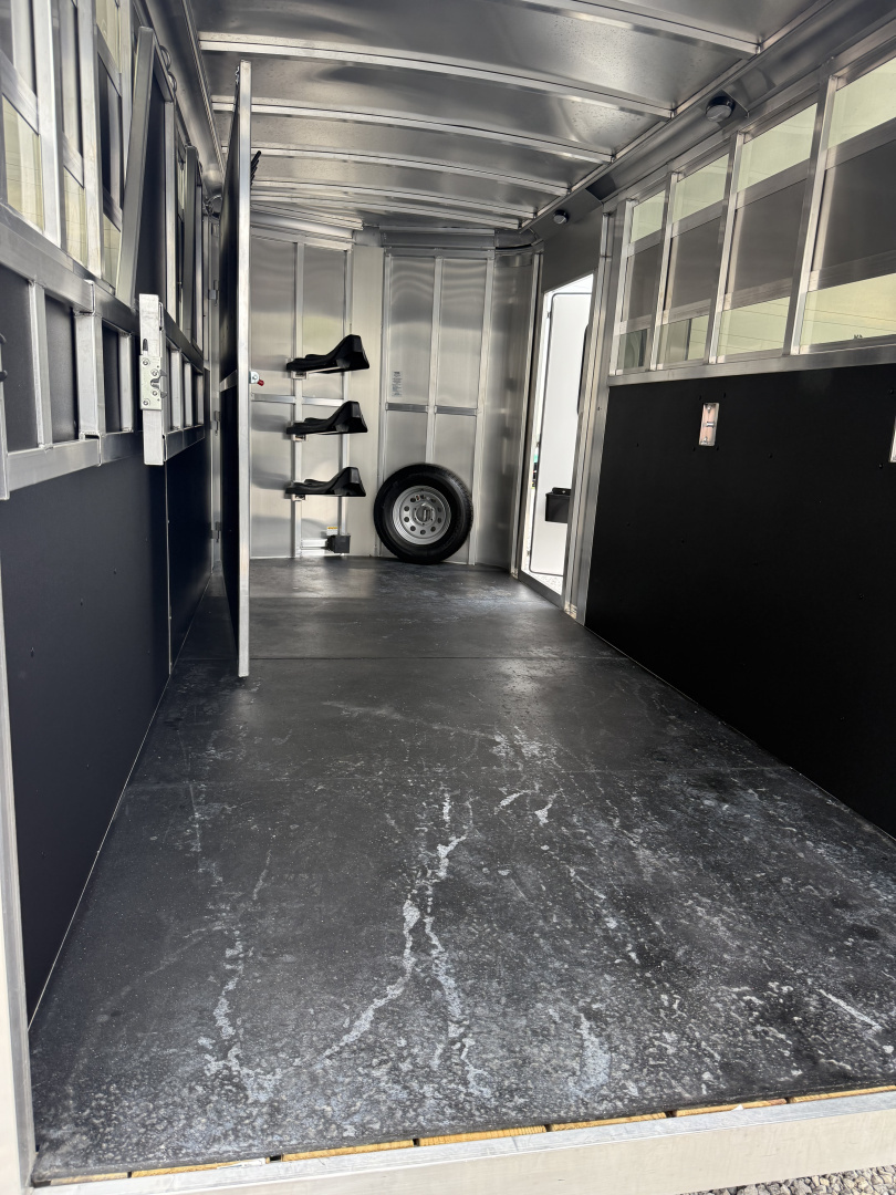 New 2025 Shadow 3 HORSE SLANT STABLEMATE Stock / Stock Combo Trailer