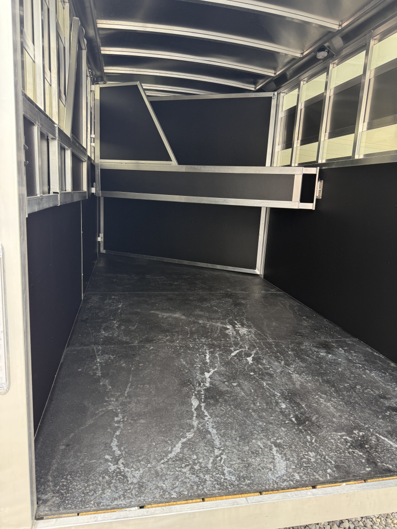 New 2025 Shadow 3 HORSE SLANT STABLEMATE Stock / Stock Combo Trailer