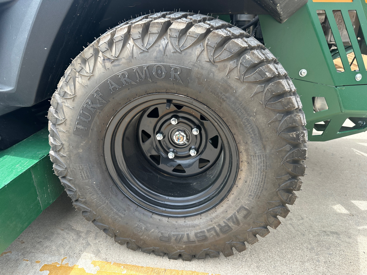 New 2025 - Mowhawk - Zero Turn Mower Commander Pro 72"