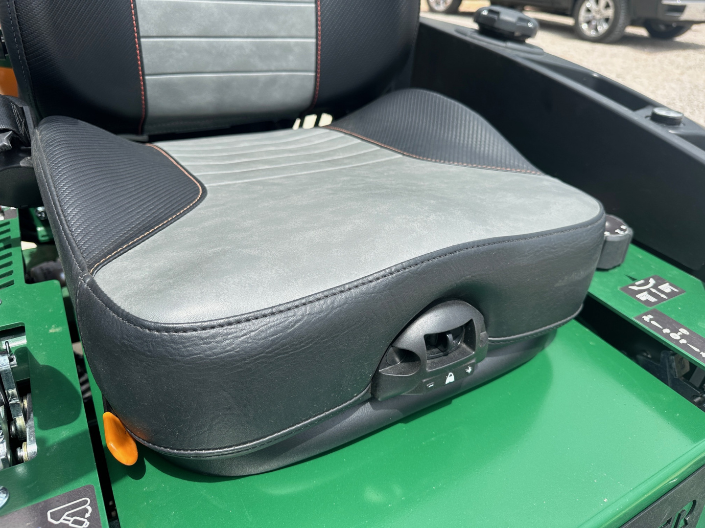 New 2025 - Mowhawk - Zero Turn Mower Commander Pro 72"