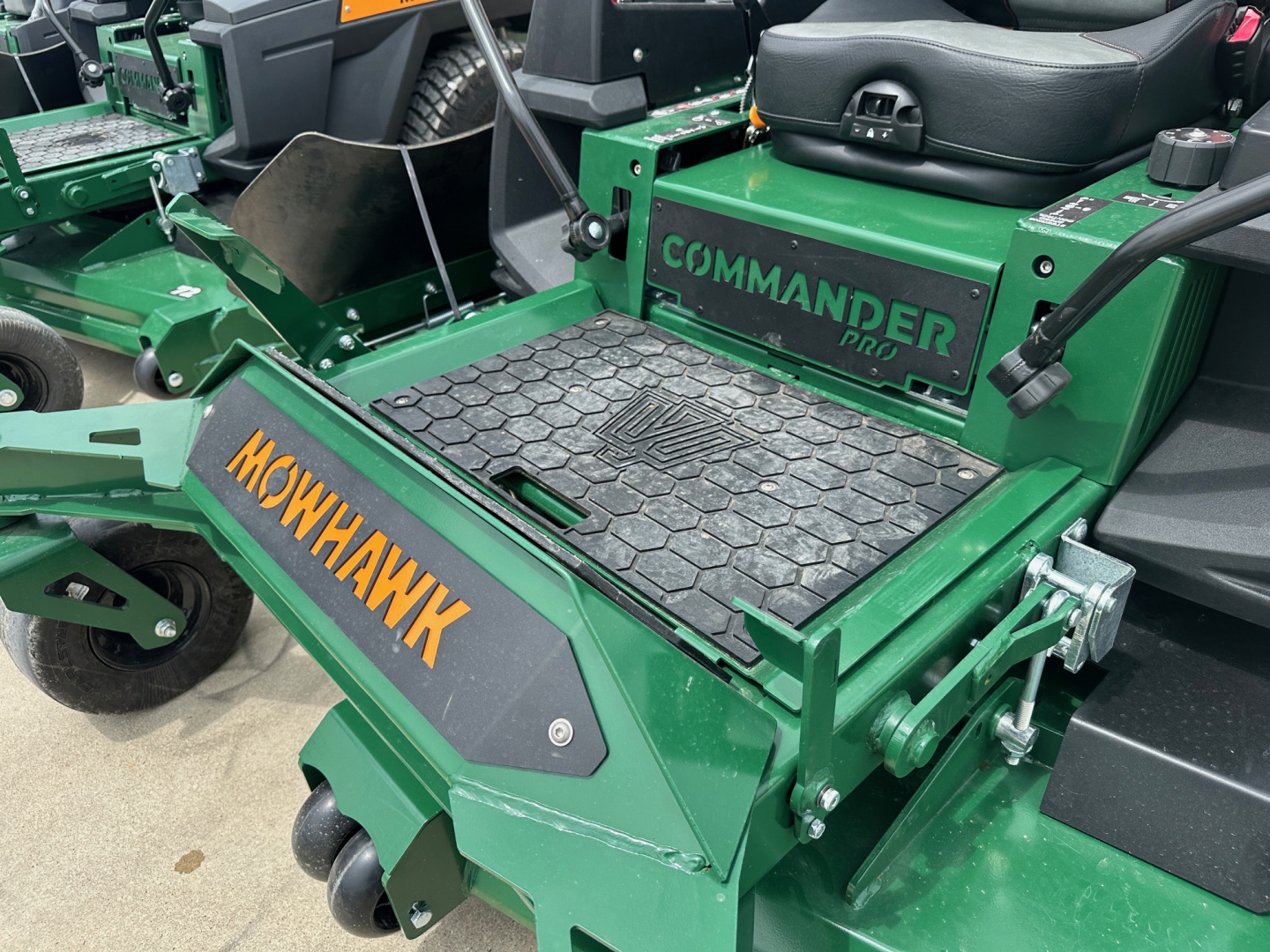 New 2025 - Mowhawk - Zero Turn Mower Commander Pro 72"