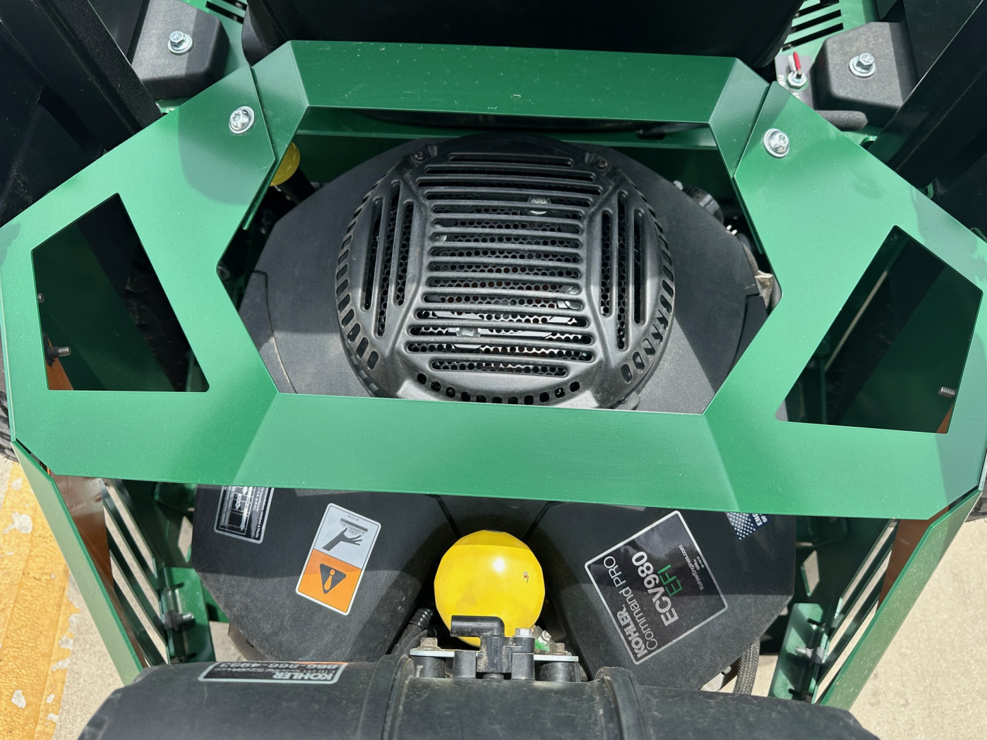 New 2025 - Mowhawk - Zero Turn Mower - Commander Pro 72"