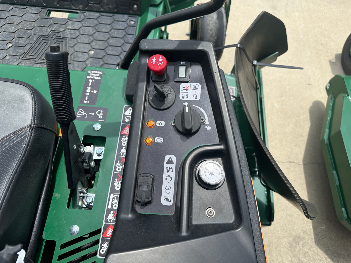 New 2025 - Mowhawk - Zero Turn Mower - Commander Pro 72"