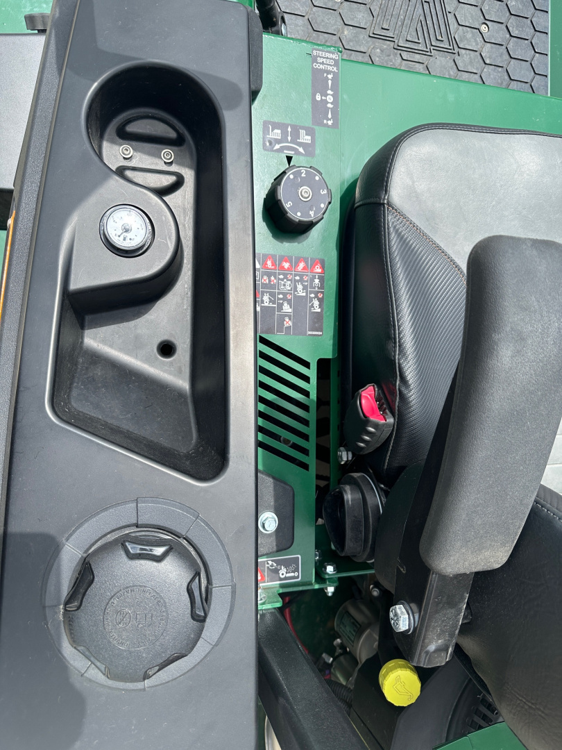 New 2025 - Mowhawk - Zero Turn Mower - Commander Pro 72"