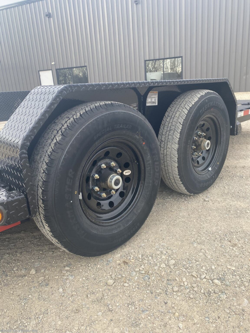 New 2024 Iron Bull TLB8322072_1000 Tilt Trailer