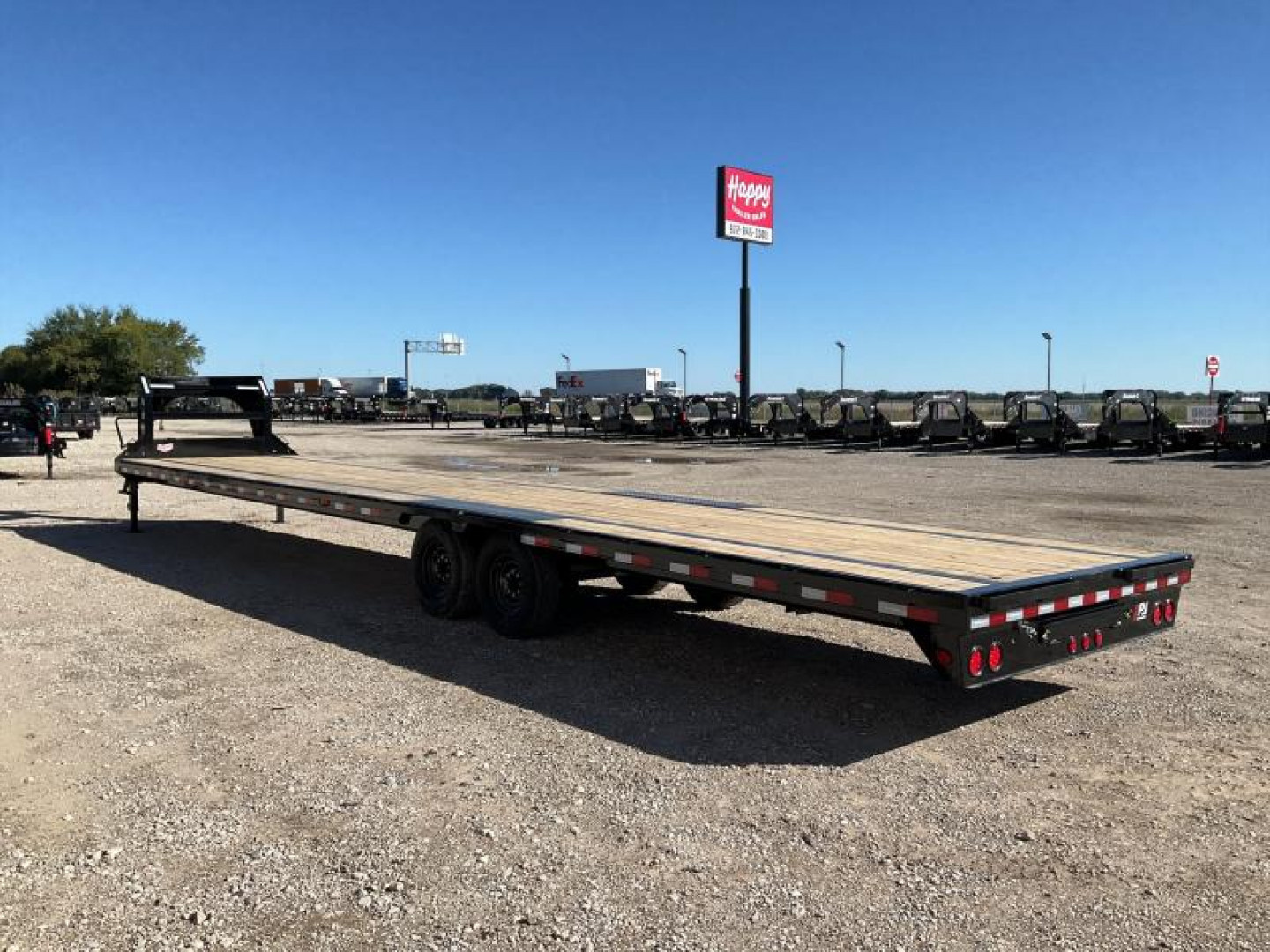 New 2026 PJ 102"x40' GN Low-Pro Flatbed w/ Singles - LX