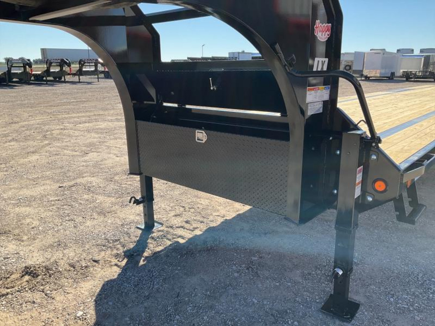 New 2026 PJ 102"x40' GN Low-Pro Flatbed w/ Singles - LX