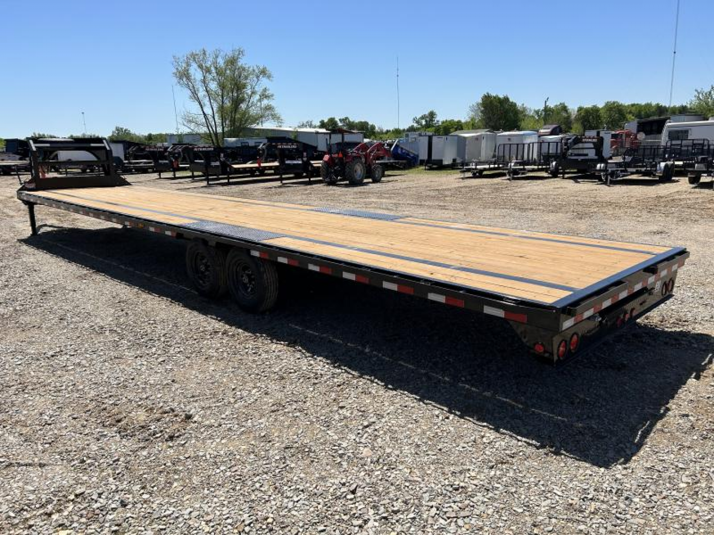 New 2026 PJ 102"x40' GN Low-Pro Flatbed w/ Singles - LS
