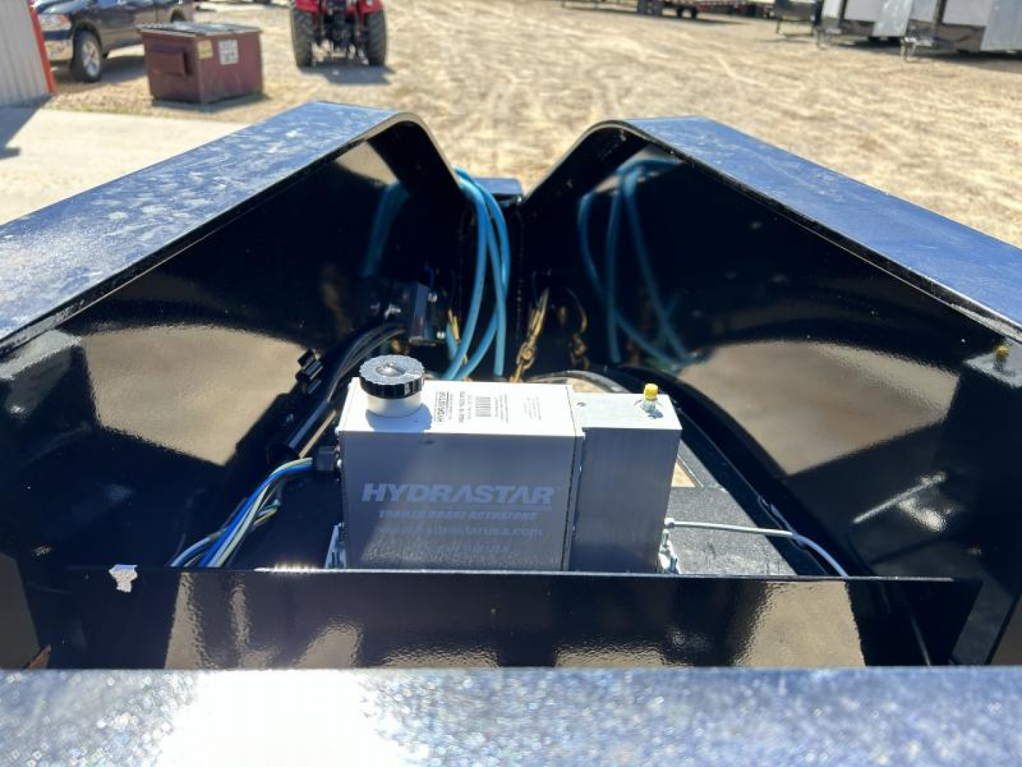 New 2026 PJ 102"x40' GN Low-Pro Air-Ride Flatbed w/ Duals - LD