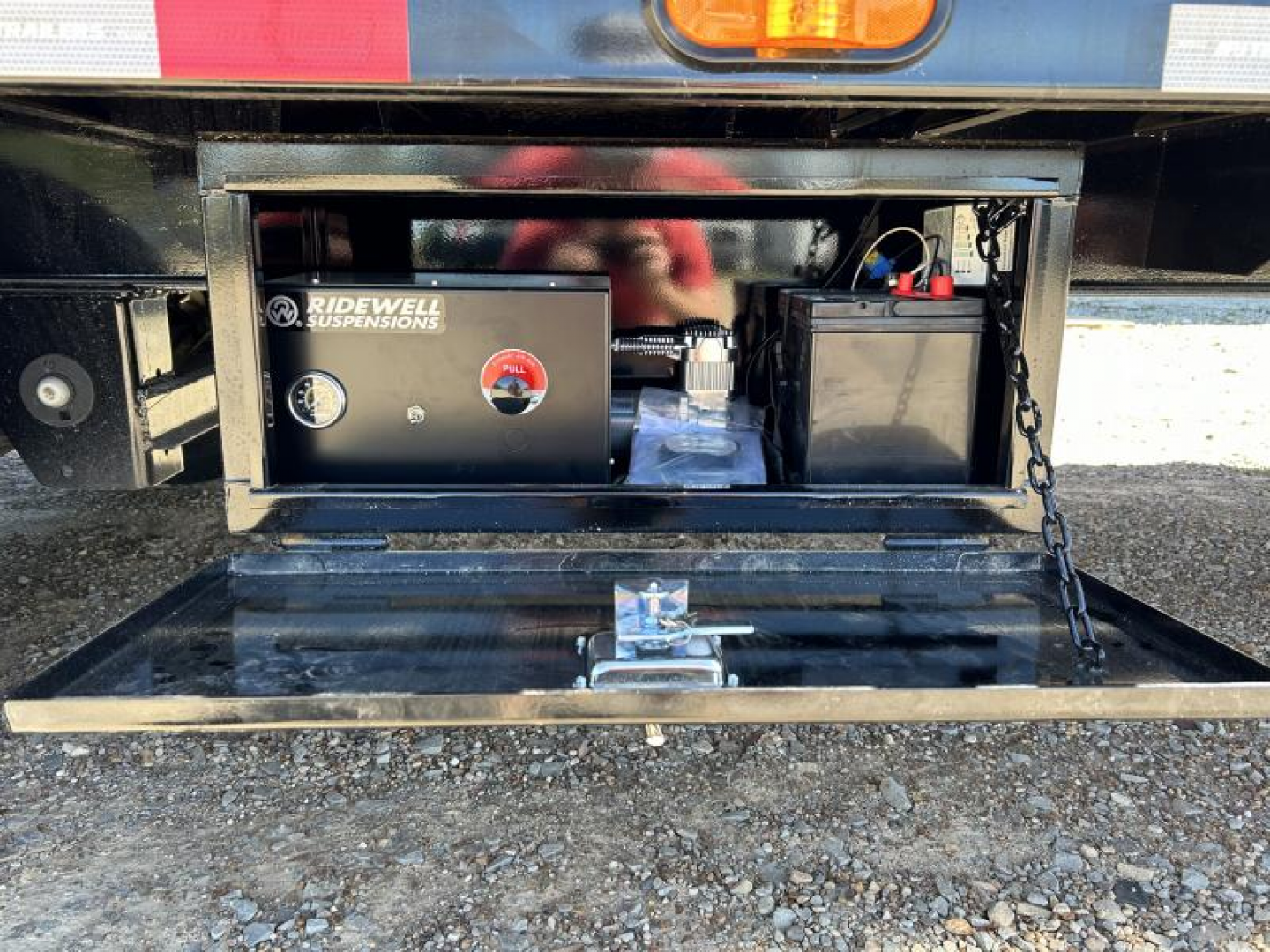 New 2026 PJ 102"x40' GN Low-Pro Air-Ride Flatbed w/ Duals - LD