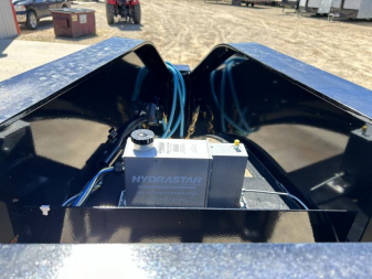 New 2026 PJ 102"x40' GN Low-Pro Air-Ride Flatbed w/ Duals - LD