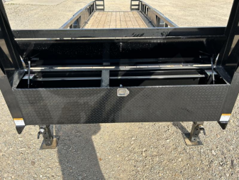 New 2026 PJ 83"x20' Gooseneck Angle Pipetop Trailer – P8