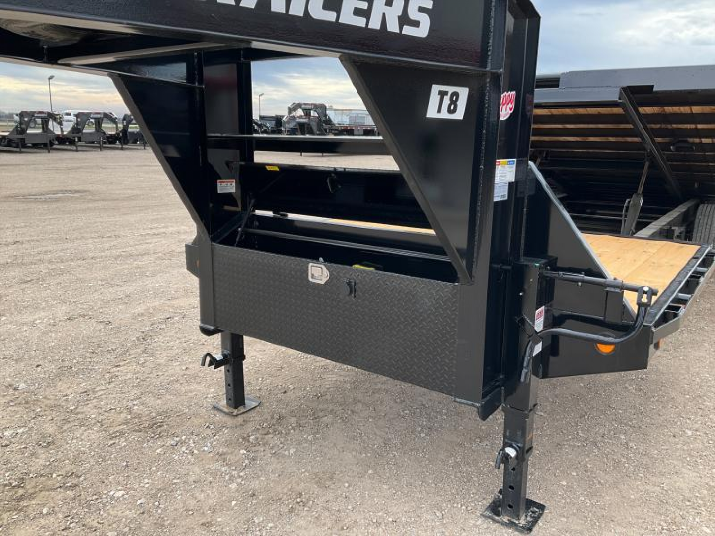 New 2026 PJ 102"x28' Gooseneck Deckover Hydraulic Tilt Trailer – T8