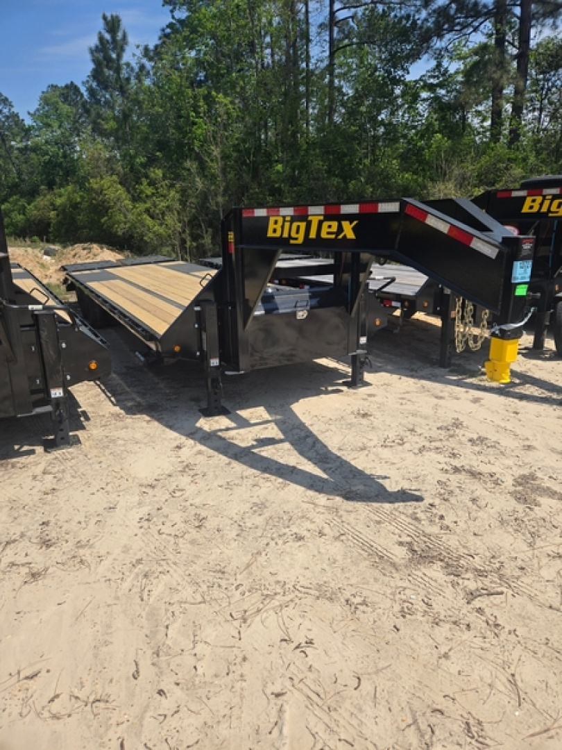 New 2025 Big Tex Trailers 25+5 Tandem Axle Gooseneck Equipment 23900 GVWR Deckover Trailer