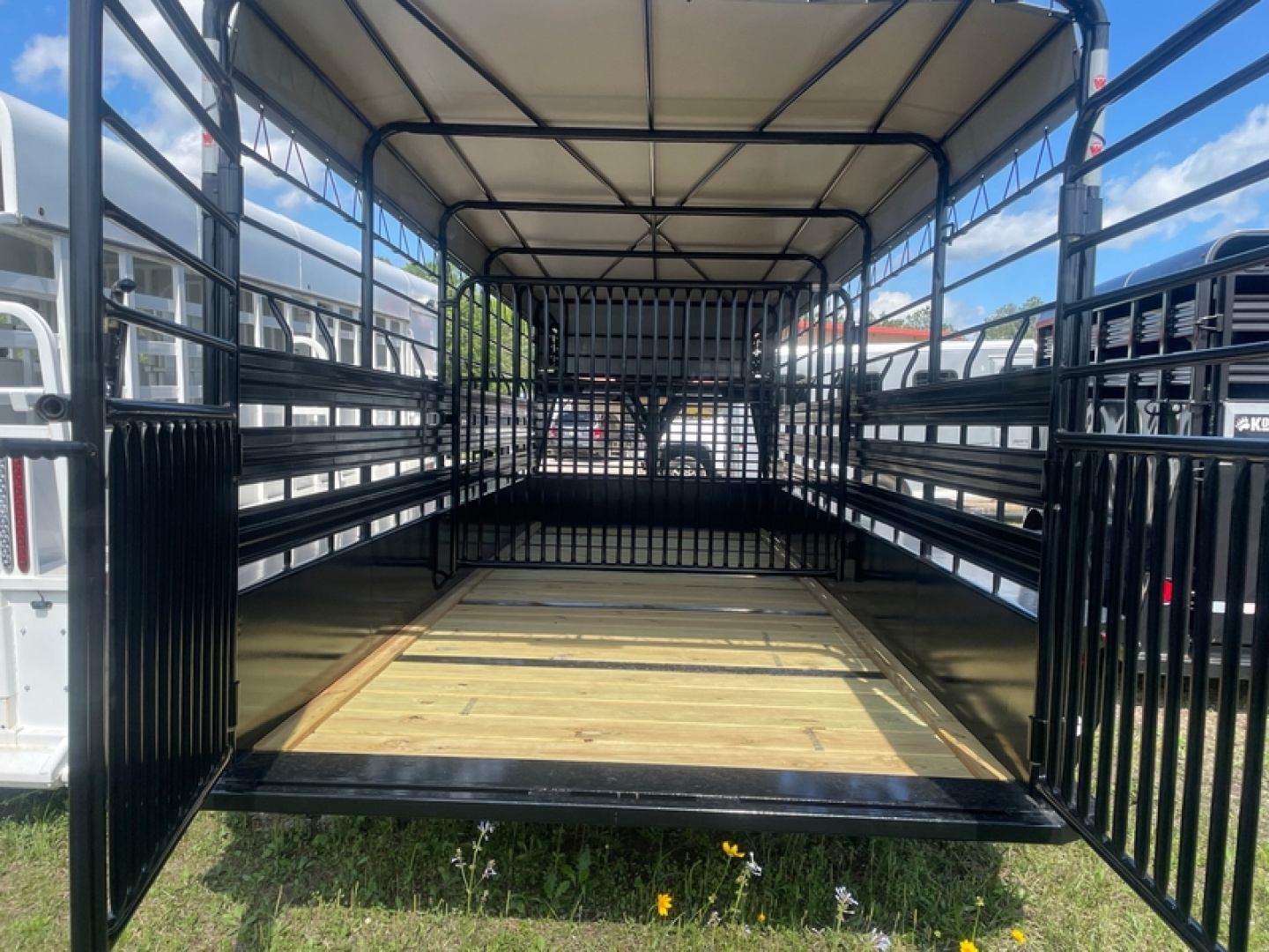 New Circle W 20' Stock Trailer