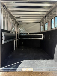 New 2026 ALCOM 3 HORSE STRIDER SLANT LOAD WITH TACK ROOM AND ESCAPE DOOR