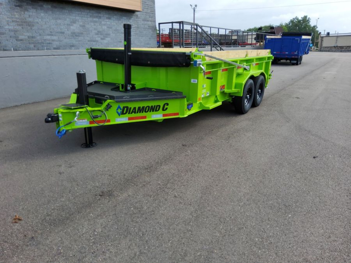 New 2025 Diamond C Trailers LPT207 - PACESETTER Dump Trailer