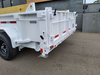 New 2026 Diamond C Trailers LPT207