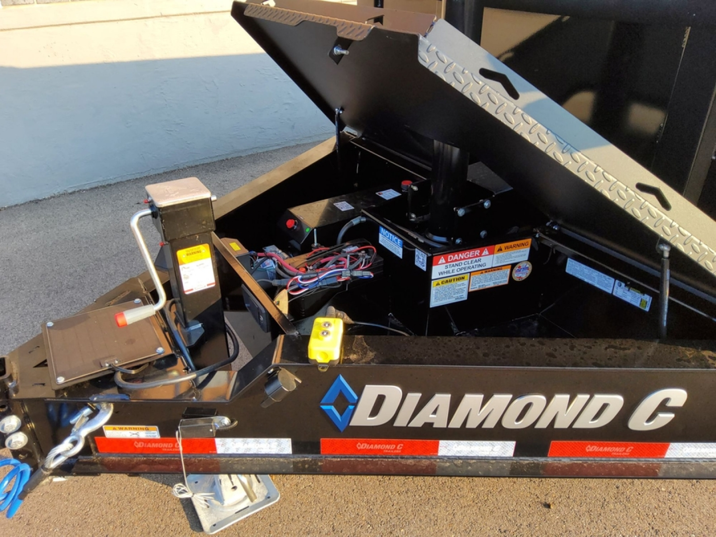New 2026 Diamond C Trailers LPT207