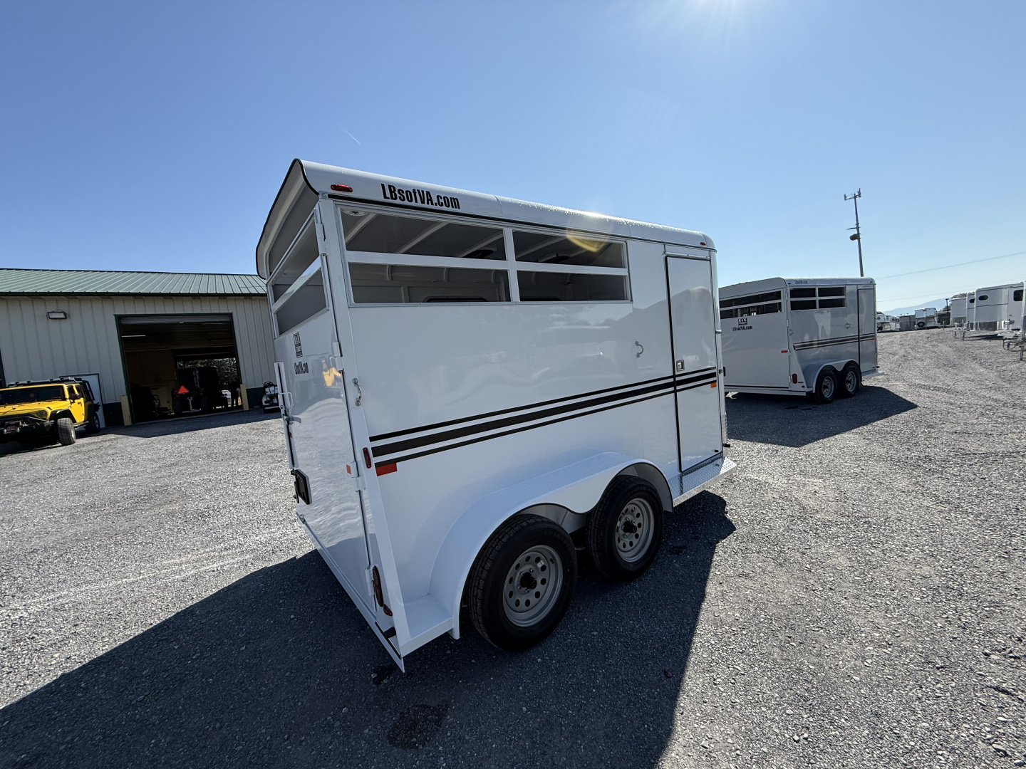 New 2026 Bee 2 Horse Durango Slant Load Horse Trailer
