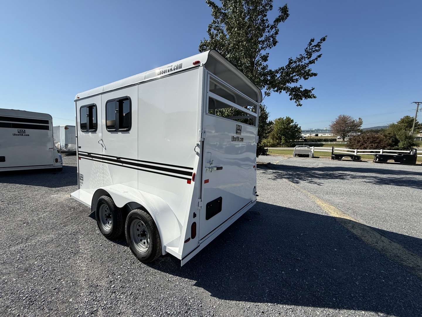 New 2026 Bee 2 Horse Durango Slant Load Horse Trailer