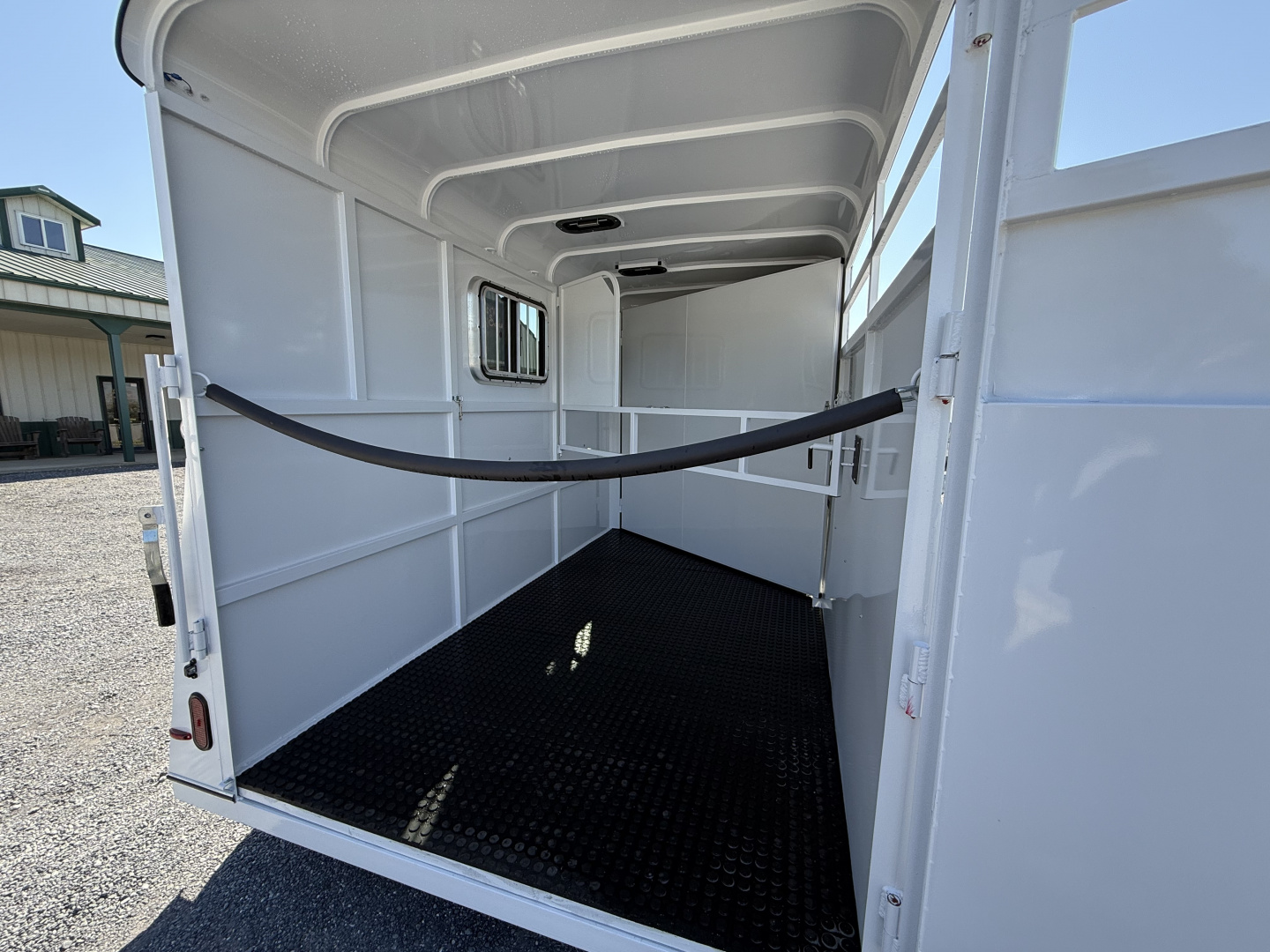 New 2026 Bee 2 Horse Durango Slant Load Horse Trailer