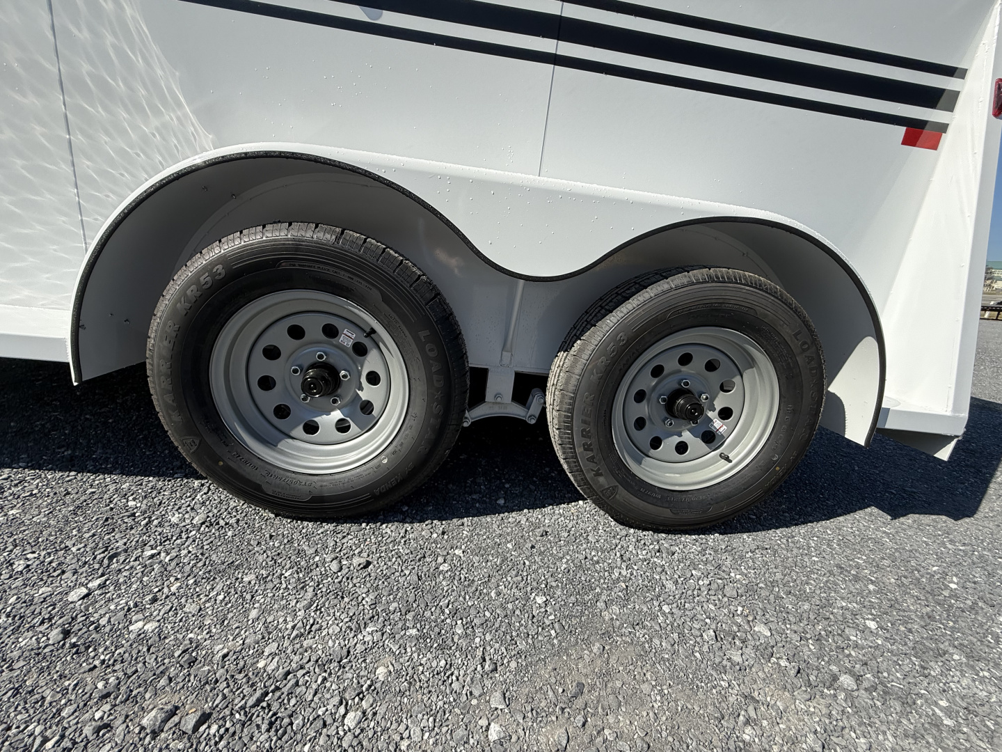 New 2026 Bee 2 Horse Durango Slant Load Horse Trailer