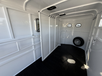 New 2026 Bee 2 Horse Durango Slant Load Horse Trailer