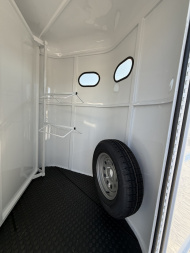 New 2026 Bee 2 Horse Durango Slant Load Horse Trailer