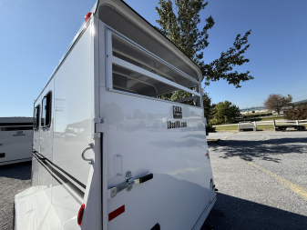 New 2026 Bee 2 Horse Durango Slant Load Horse Trailer